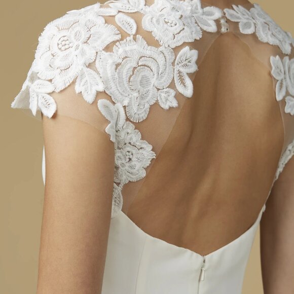 Nouvelle Amsale Amanda Wedding Gown Size 10 - Picture 9 of 10